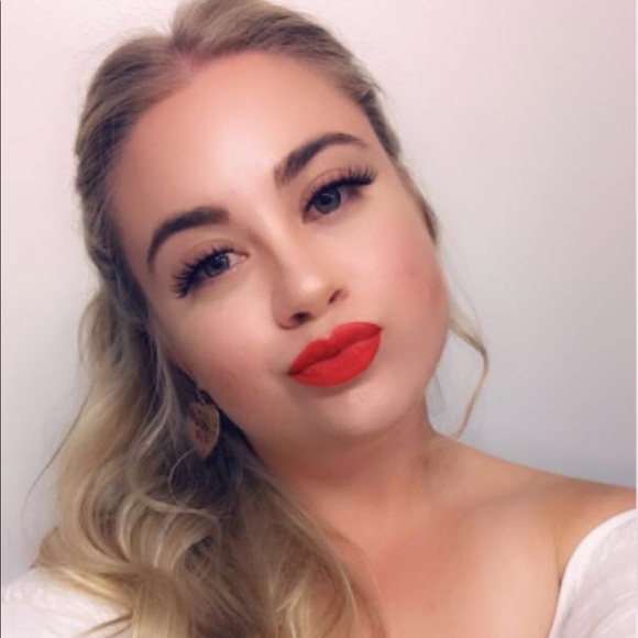 Meet your Posher, Amanda - Picture 1 of 1